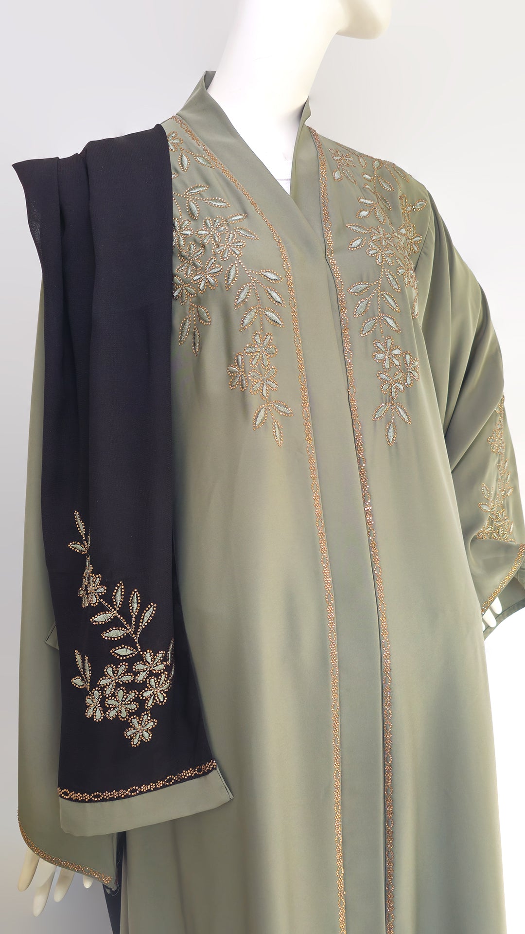 The 'Golden Vine' Abaya